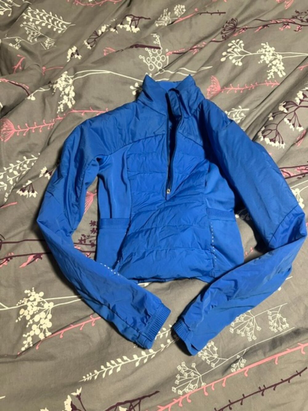 Lululemon Down for it all cropped jacket size 2 bright blue